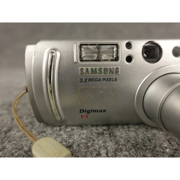 Samsung Digimax V3 Silver 3.2 Megapixels Digital Camera Schneider Kreuznach Lens